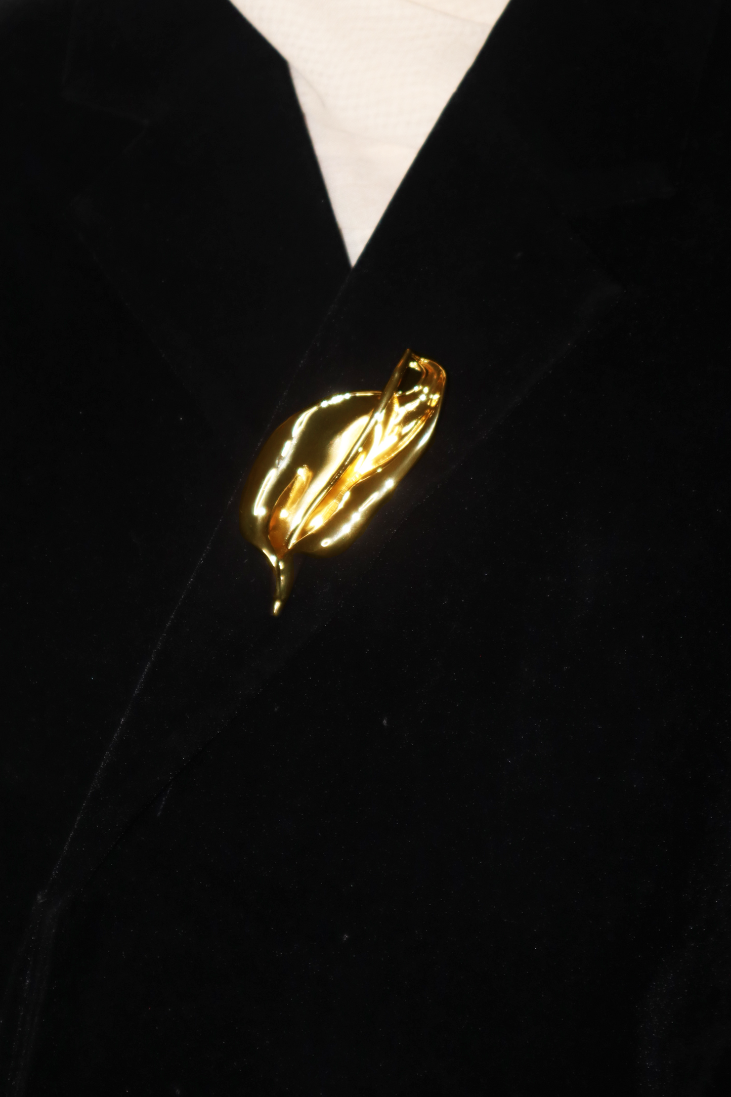 Laceleaf Brooch in Gold