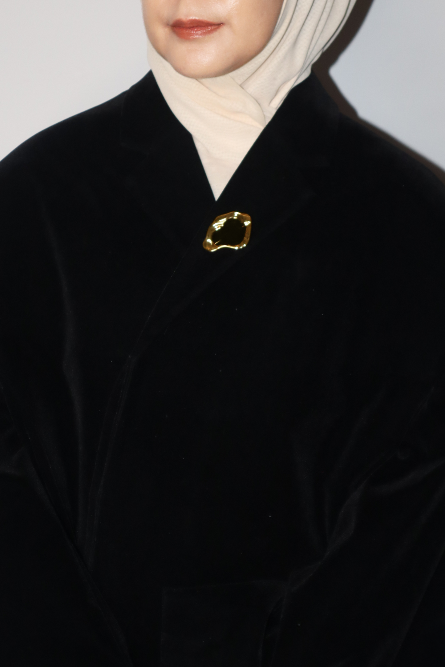 Current Brooch in Gold