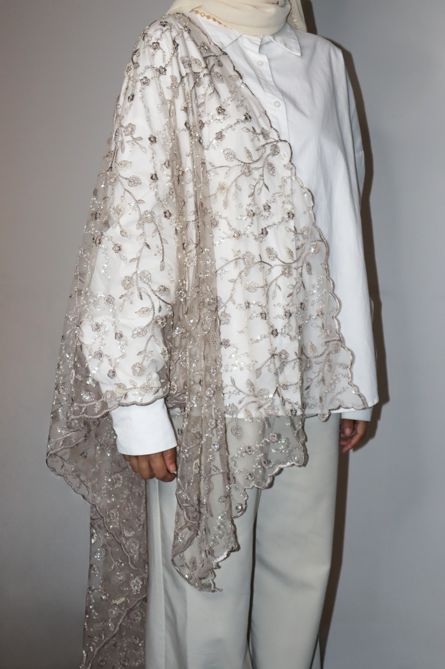 Foliage Beaded Selendang Panjang in Nude