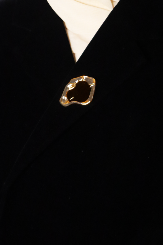 Current Brooch in Gold