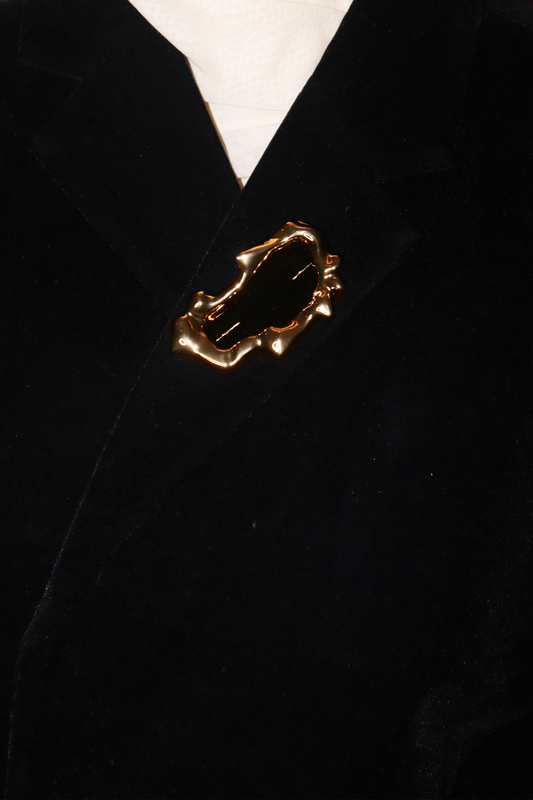 Silk Brooch in Gold